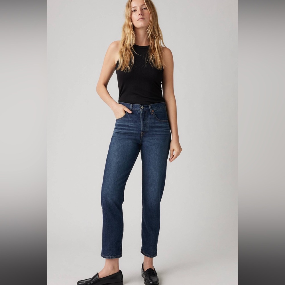 Women’s Levi's Dark Indigo 501 classic  Straight Jeans 33x28
